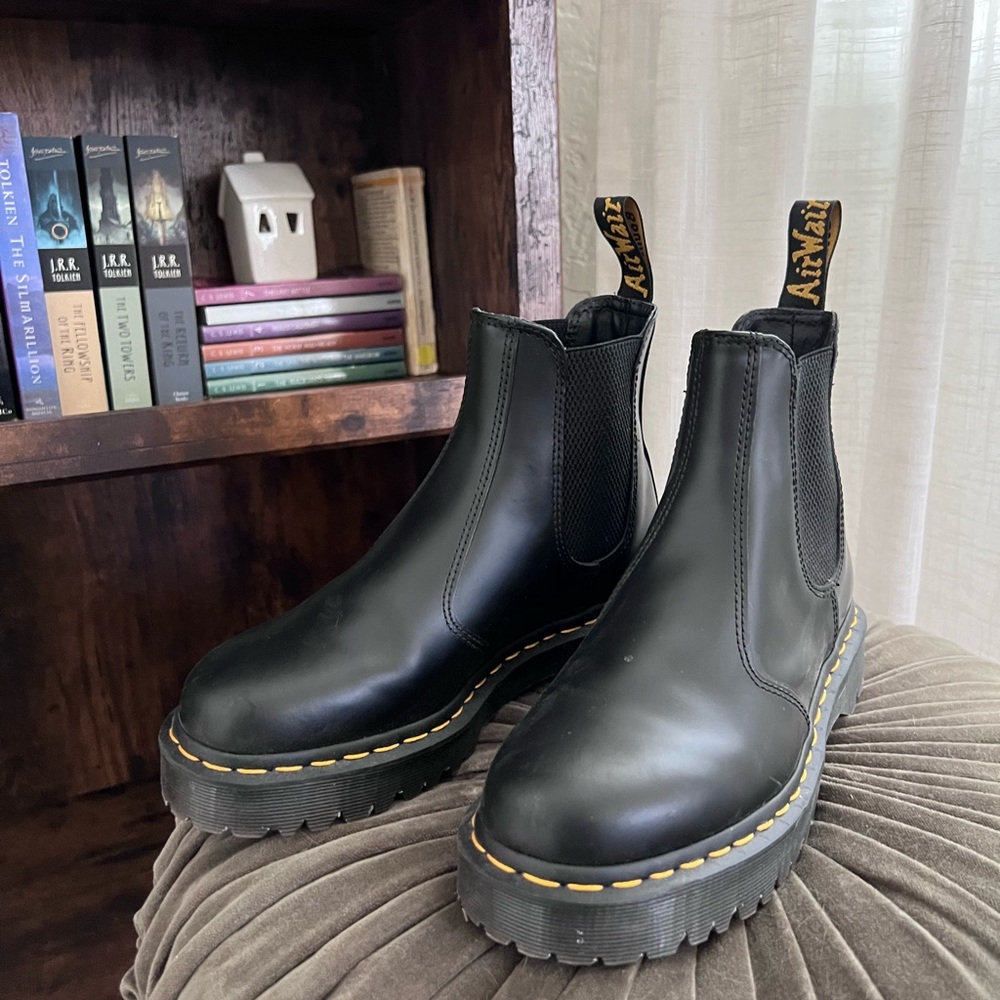 2976 Bex Dr Martens